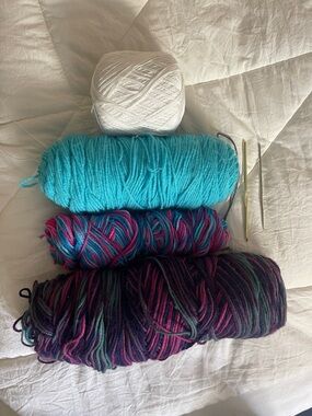 Source Unknown Turquoise, White, Multicolor Yarn Pack